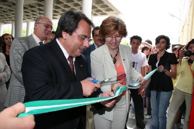 La recepcin del nuevo edificio, acto central del  X Aniversario de la transformacin de la Escuela Universitaria de Magisterio en Facultad de Ciencias de la Educacin