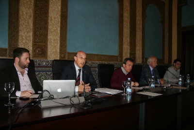 Ponentes en la mesa redonda sobre amenazas y oportunidades